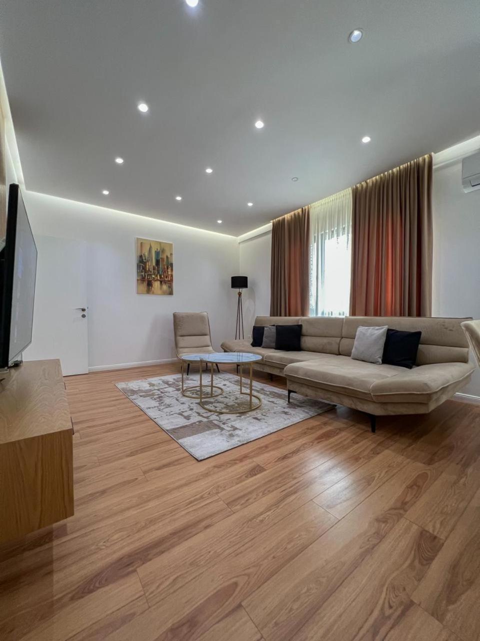 Lux Apartment At Arlis Tirana Exterior foto