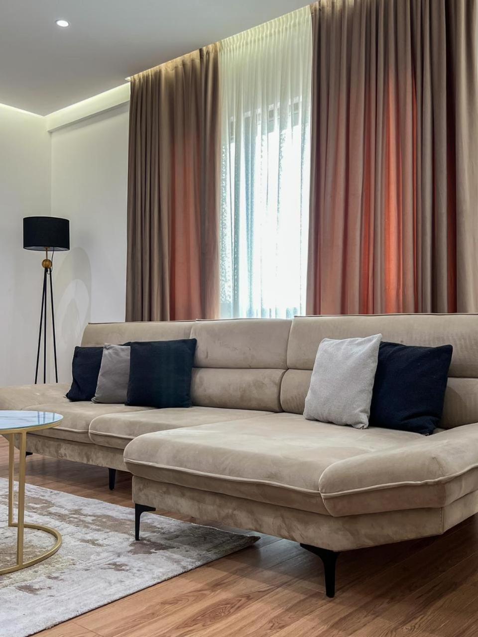 Lux Apartment At Arlis Tirana Exterior foto