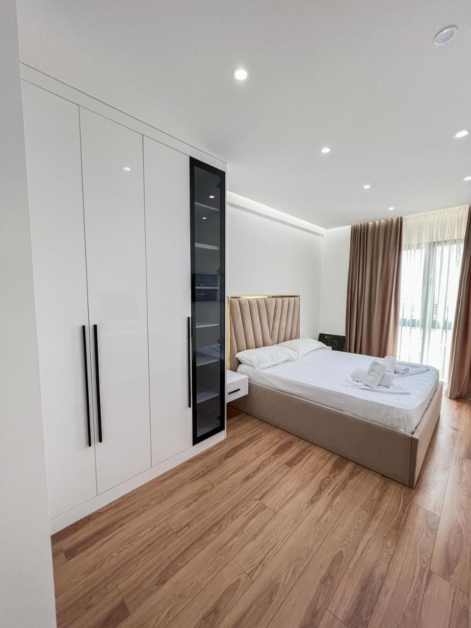 Lux Apartment At Arlis Tirana Exterior foto