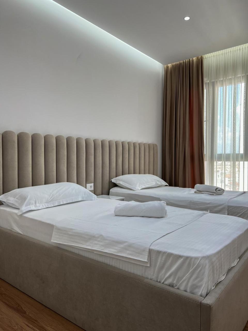 Lux Apartment At Arlis Tirana Exterior foto