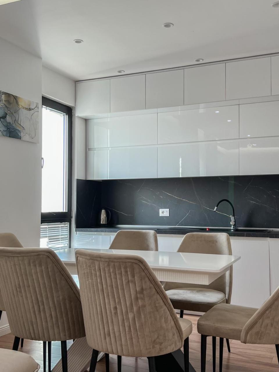 Lux Apartment At Arlis Tirana Exterior foto