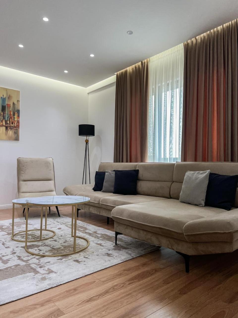 Lux Apartment At Arlis Tirana Exterior foto