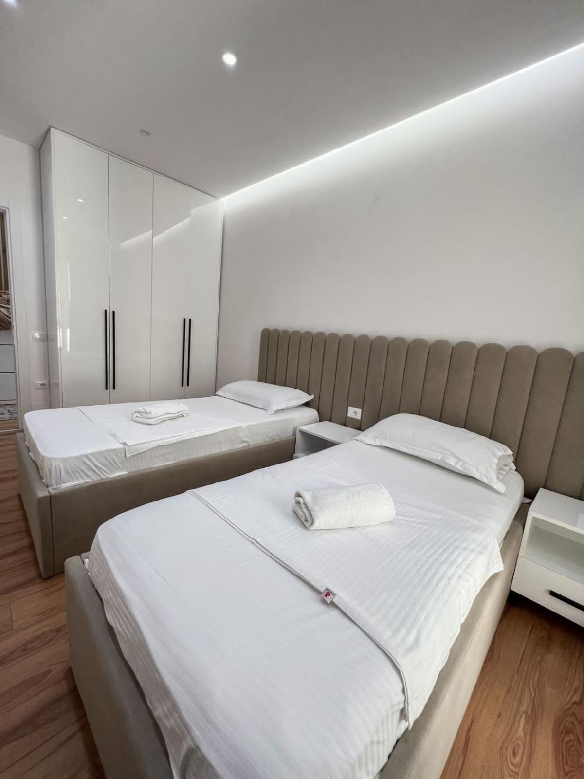 Lux Apartment At Arlis Tirana Exterior foto
