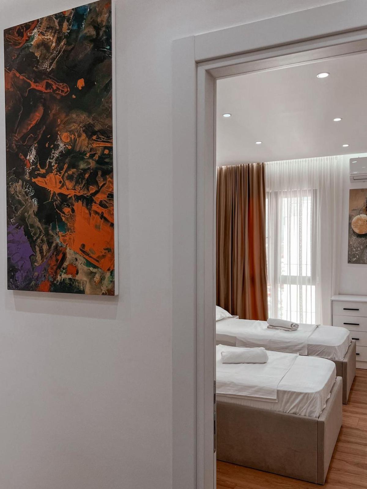 Lux Apartment At Arlis Tirana Exterior foto